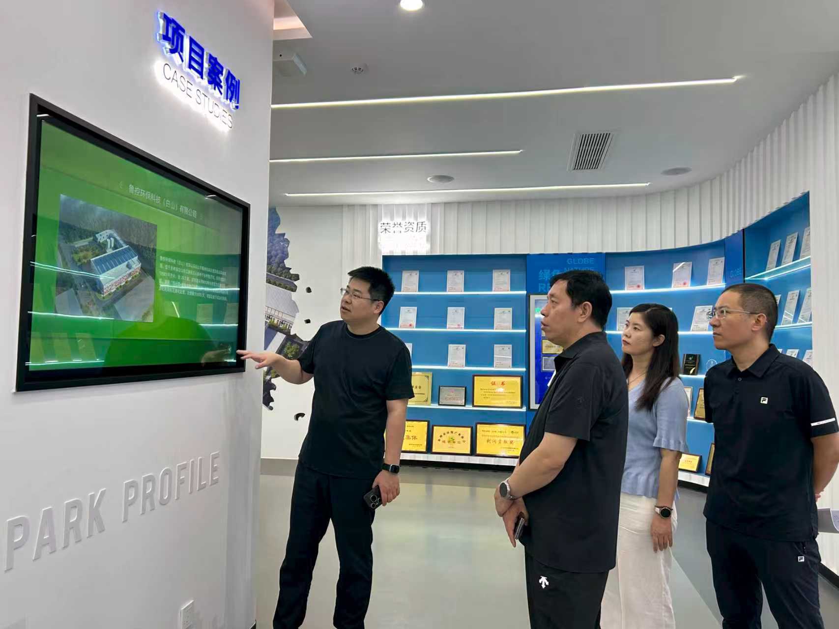 1755853530063.jpg 魯控科技主要負責人介紹項目案例.jpg